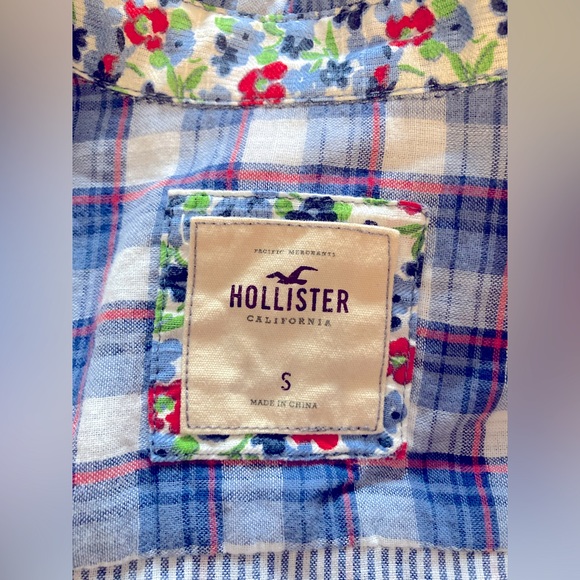 Hollister Blue and White Plaid Button Up Shirt Women’s Size Small - Picture 2 of 5